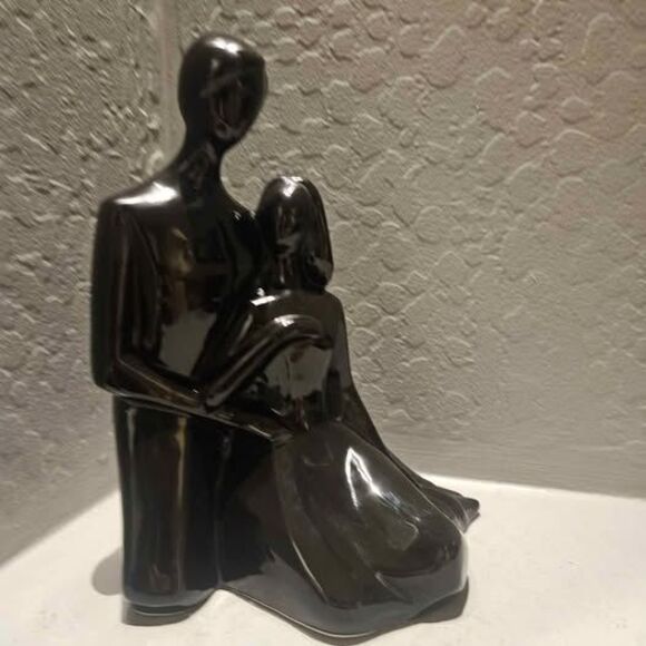 Ceramic Statue Royal Haeger Style Man Holding Woman - Picture 2 of 7